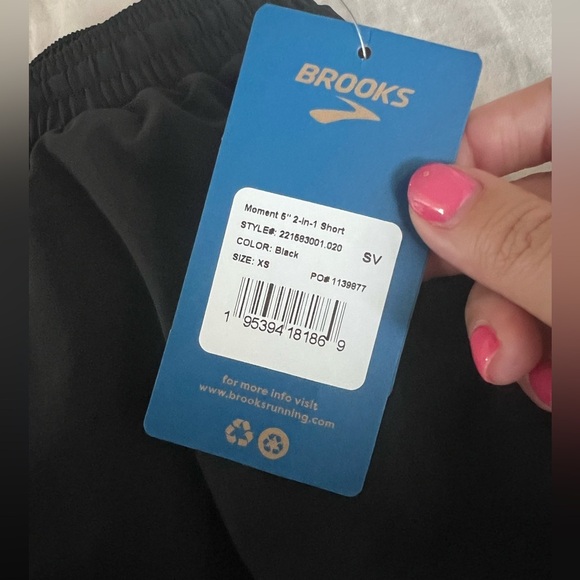 NWT Brooks Women’s Moment 5” 2-in-1 Shorts in Black in size XS - Picture 8 of 8